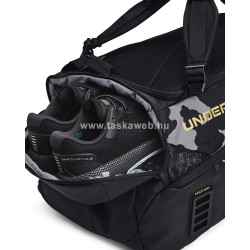 Under Armour Contain Duo MD, közepes hátizsákká alakítható sporttáska-szürke mintás-fekete-arany  UA1361226-002